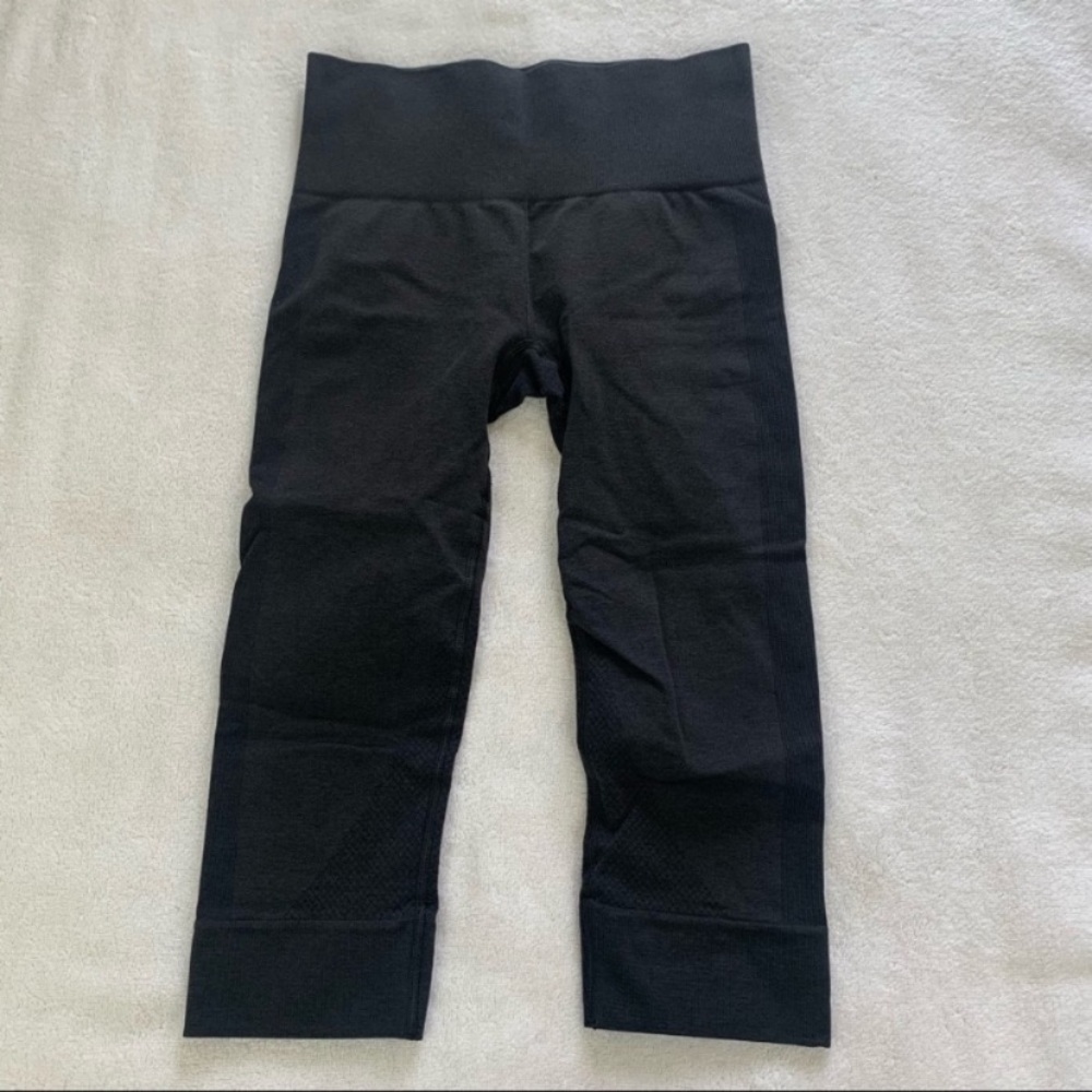 Lululemon Seamless Grey Cropped Leggings